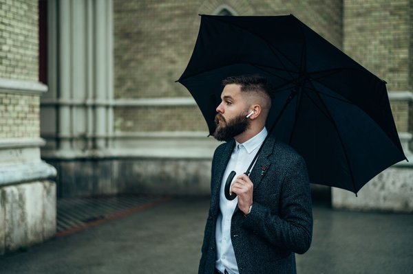 Parapluies chic pour homme : style élégant et haute protection